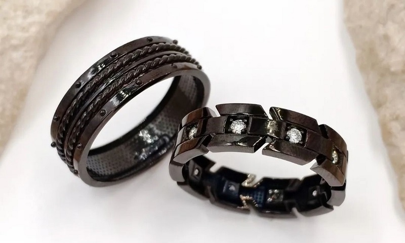Cincin Emas Hitam