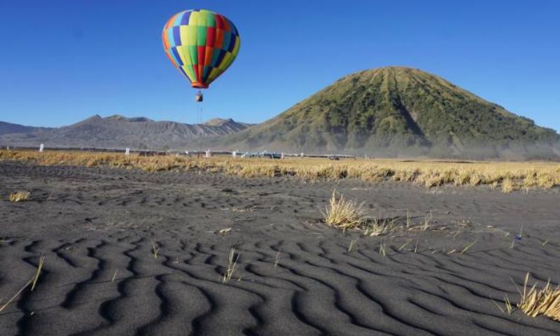 Wisata Balon Udara Bromo