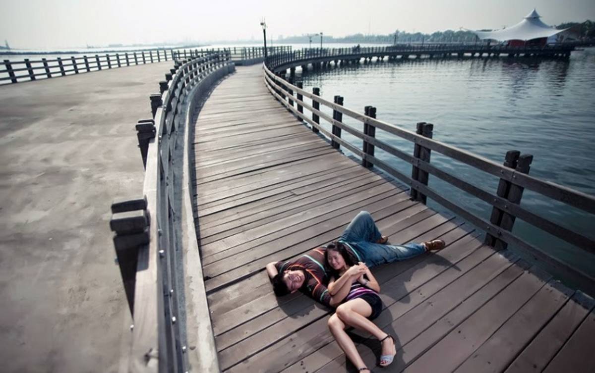 Gaya Foto Prewed Di Pantai Gaya Selfie Kekinian