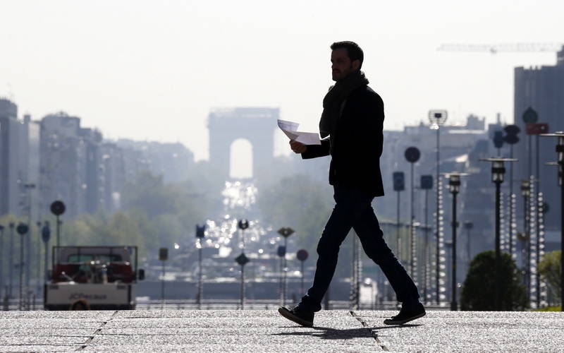 Berjalan Kaki untuk Berangkat ke Kantor
