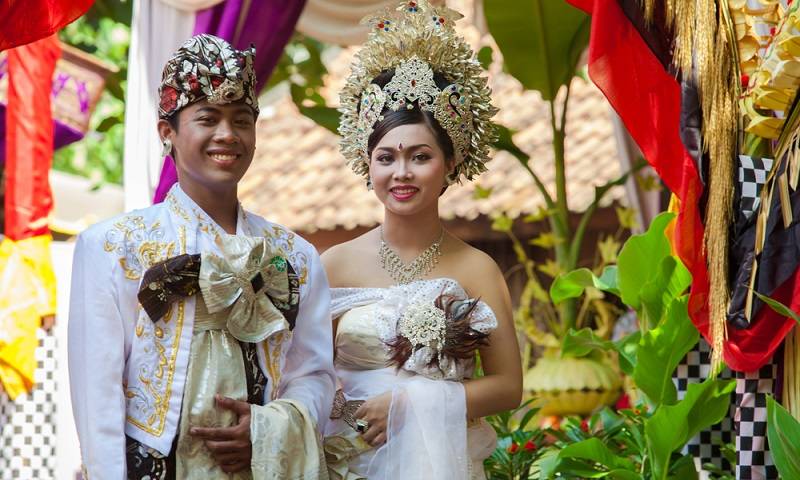 Tradisi Pernikahan Adat Termahal di Indonesia - Cermati