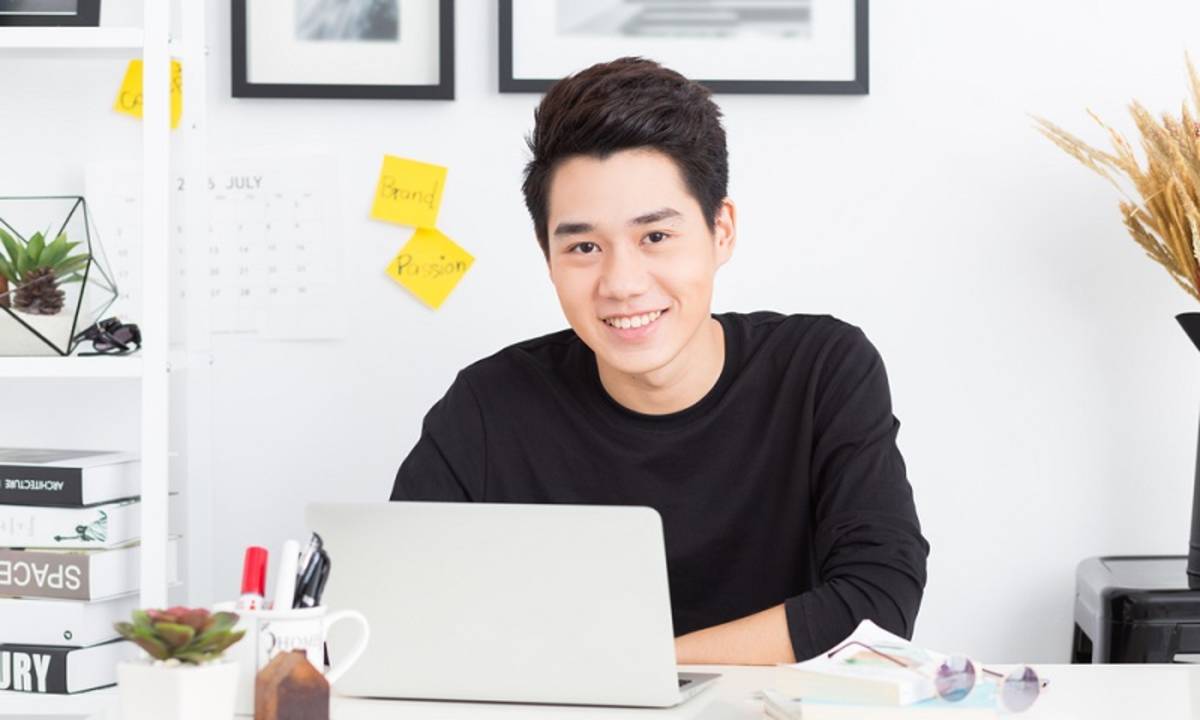 10 Cara Berpikir Positif di Kantor Agar Pekerjaan Selesai dengan Lancar -  Cermati.com