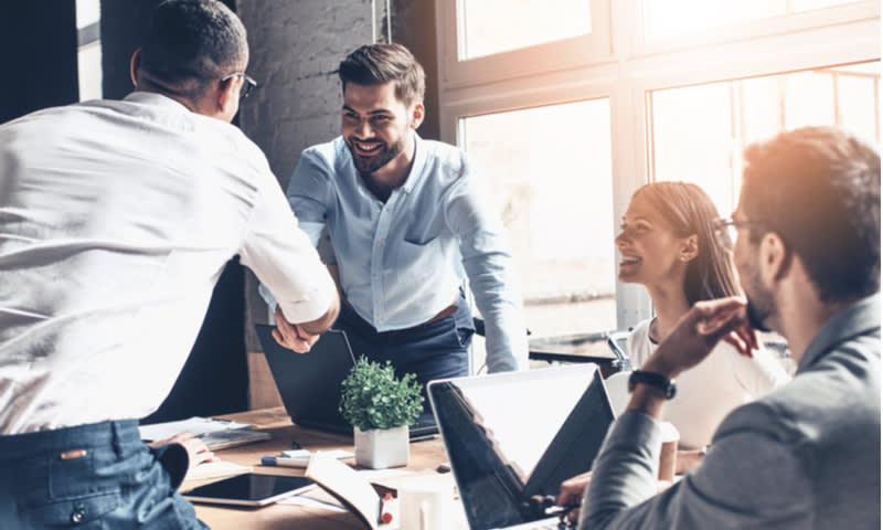 sikap hormat ke rekan kerja