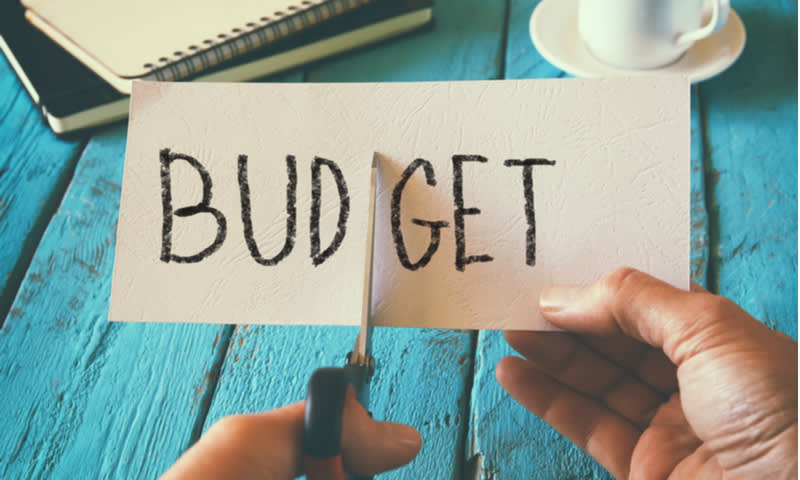 memotong budget