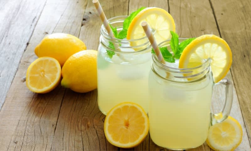 Air perasan lemon
