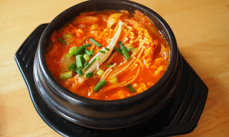 kimchi jjiggae