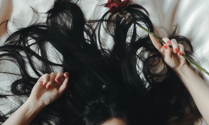 Cara Mengaplikasikan Vitamin Rambut dengan Benar