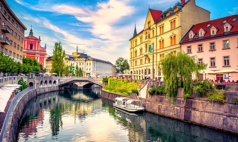 Pemandangan Sungai Ljubljanica di Ibu Kota Slovenia, Ljubljana 