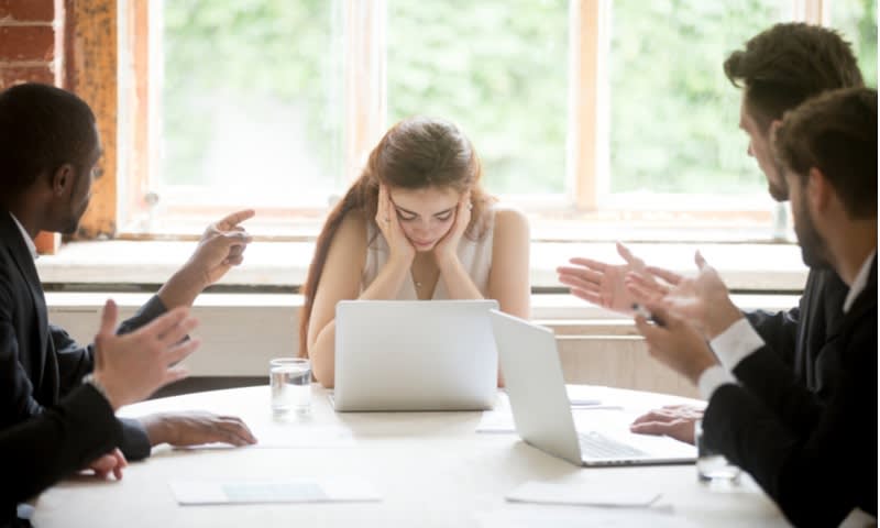 Menyalahkan orang lain