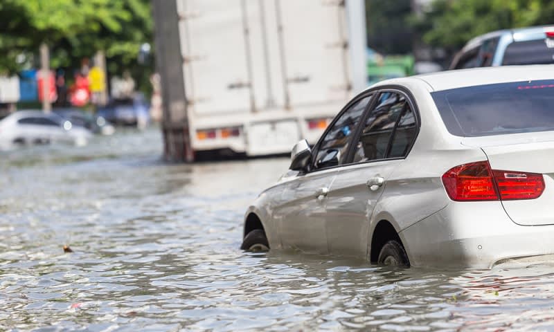 Mobil Terendam Banjir