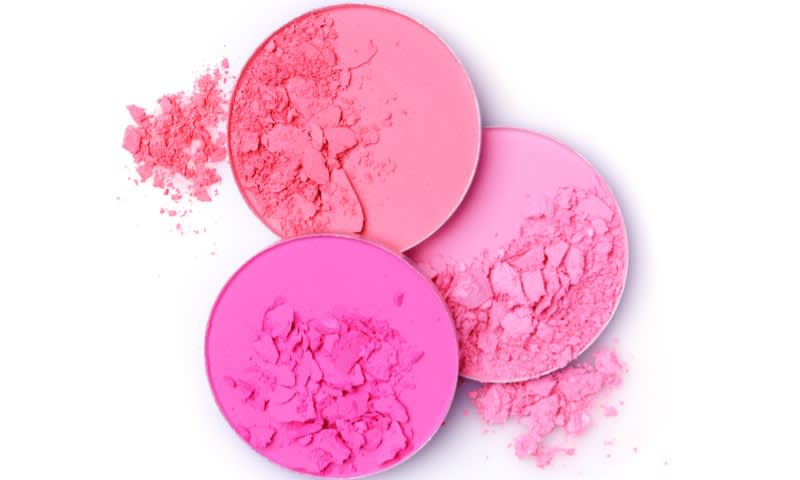 Menggunakan Blush On