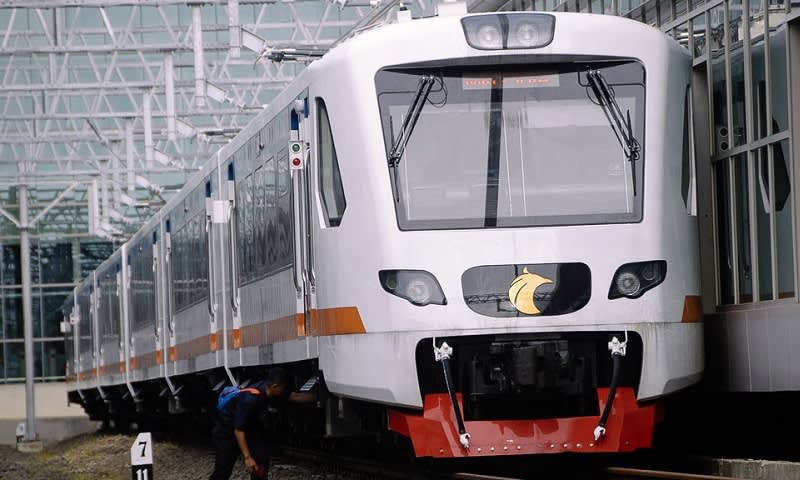 Ke Bandara Pilih Mana, Kereta Bandara, Bus Damri, atau 