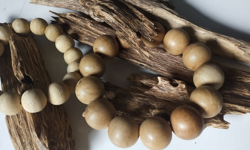 kerajinan dari kayu gaharu