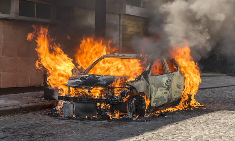 mobil terbakar