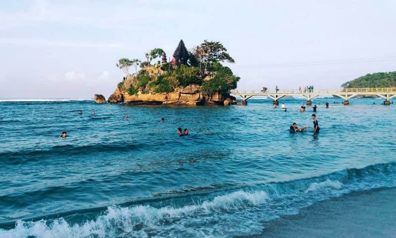 Pantai Balekambang