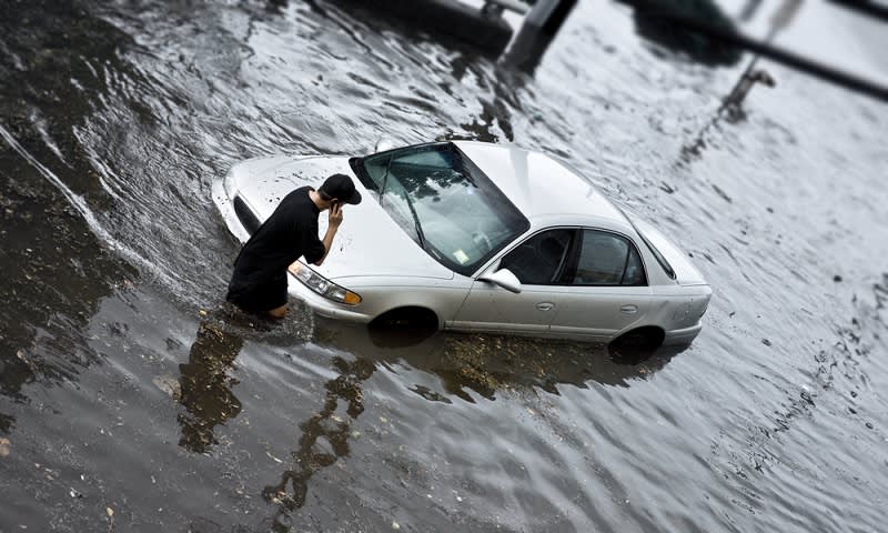 Klaim Asuransi Mobil Kebanjiran