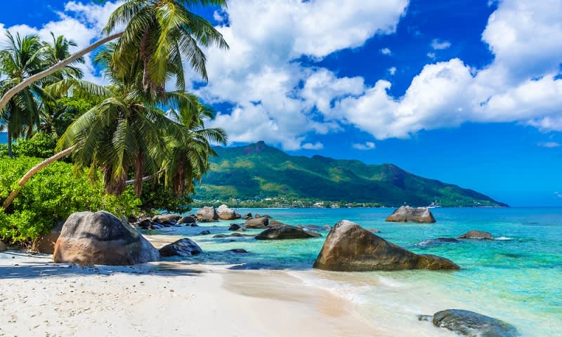 pantai beau vallon