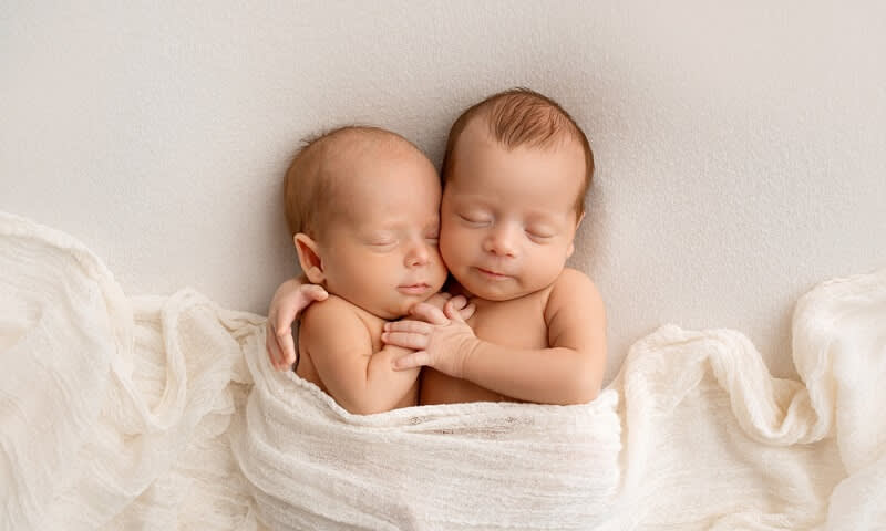 persalinan bayi kembar