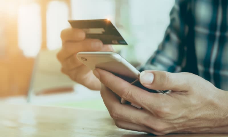 Ilustrasi Bayar Tagihan Kartu Kredit dengan Mobile Banking