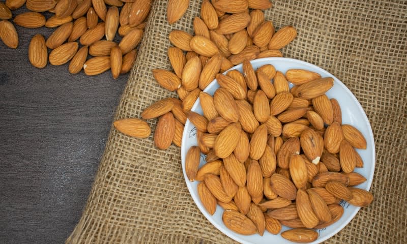 kacang almond