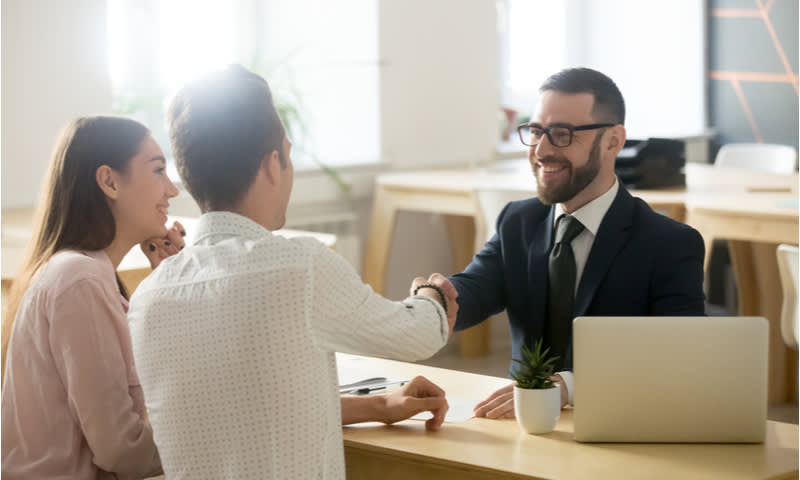 negosiasi dengan broker