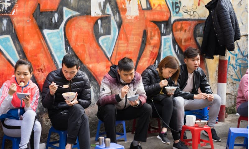 makan dengan lokal