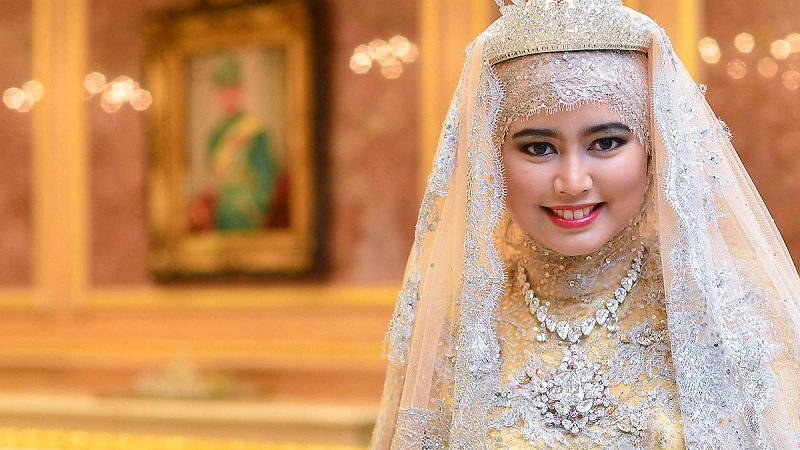 10 Wanita Muslim Cantik dan Terkaya di Dunia Cermati
