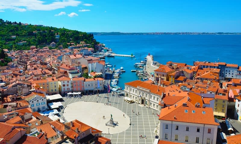 Keindahan Kota Piran yang Dikelilingi Laut Adriatic