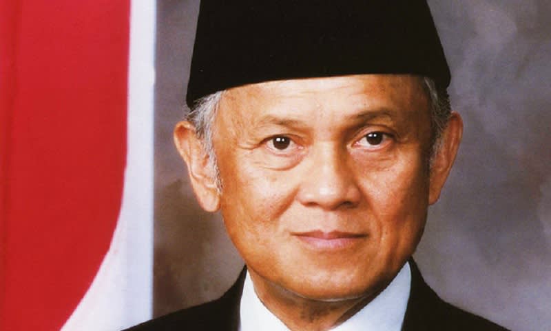Bj habibie adalah salah seorang tokoh terkenal dari indonesia yang berjasa di bidang iptek khususnya