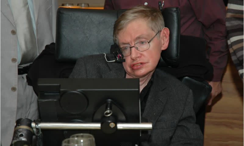  Stephen Hawking